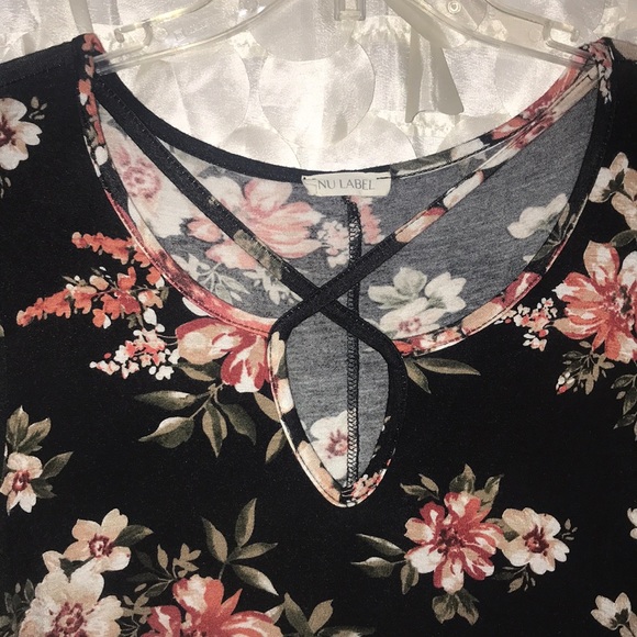 Top - Picture 2 of 2